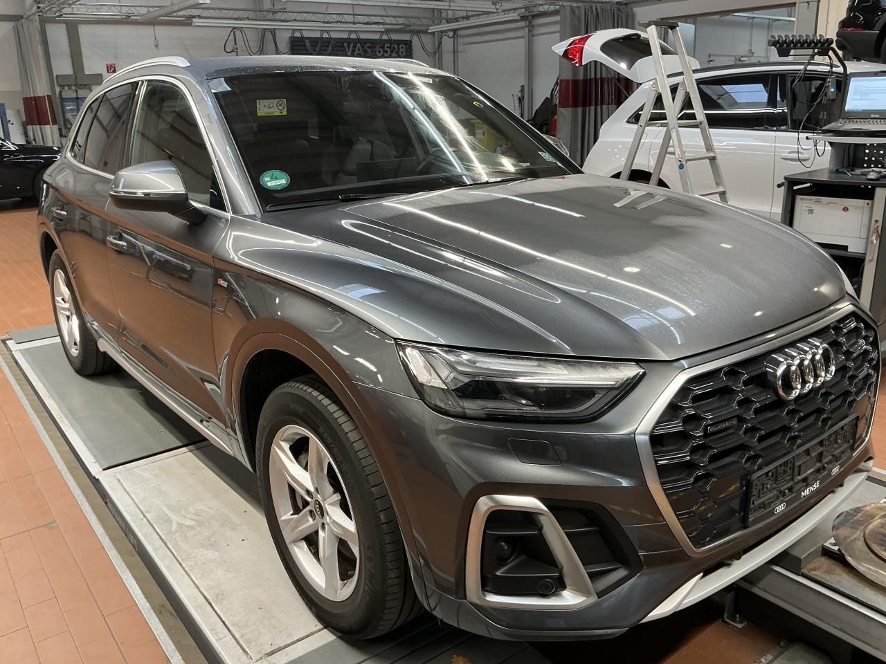 Fahrzeugabbildung Audi Q5 50 TFSI e quattro S tronic S line Matrix|AHK
