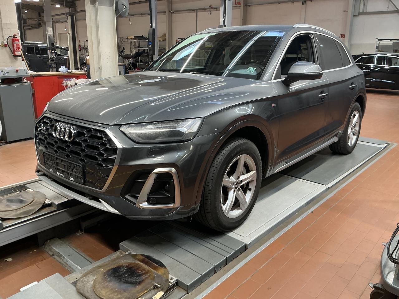Fahrzeugabbildung Audi Q5 50 TFSI e quattro S tronic S line Matrix|AHK