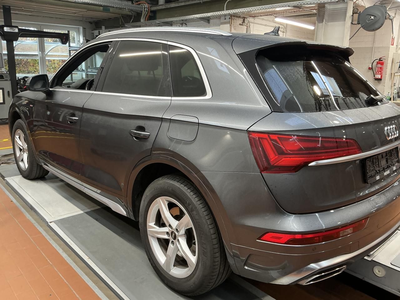 Fahrzeugabbildung Audi Q5 50 TFSI e quattro S tronic S line Matrix|AHK