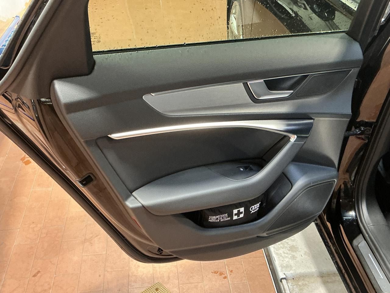 Fahrzeug autohaus mense Fahrzeugabbildung Audi A6 Avant 50 TFSIe Quattro S tronic S line AHK