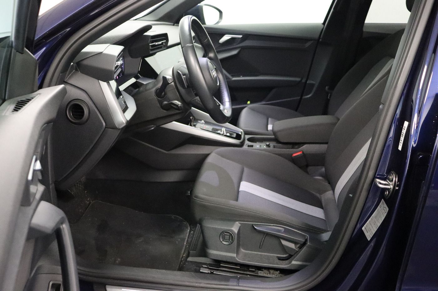 Fahrzeugabbildung Audi A3 Limousine 35 TFSI S tronic S line CarPlay|ACC