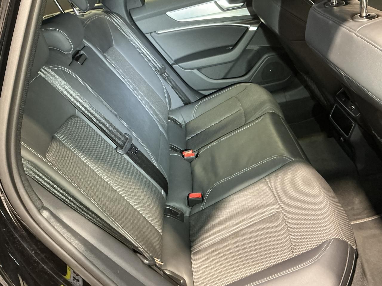 Fahrzeugabbildung Audi A6 Avant 50 TFSIe Quattro S-tronic S line AHK