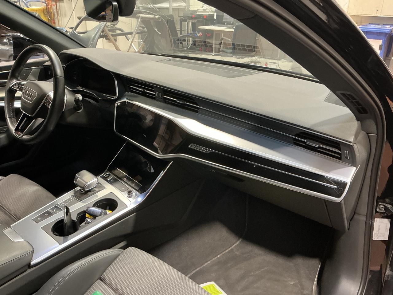 Fahrzeugabbildung Audi A6 Avant 50 TFSIe Quattro S-tronic S line AHK