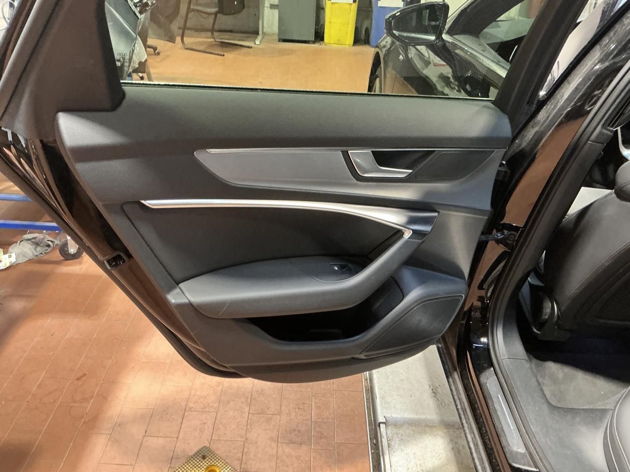 Fahrzeugabbildung Audi A6 Avant 50 TFSIe Quattro S-tronic S line AHK