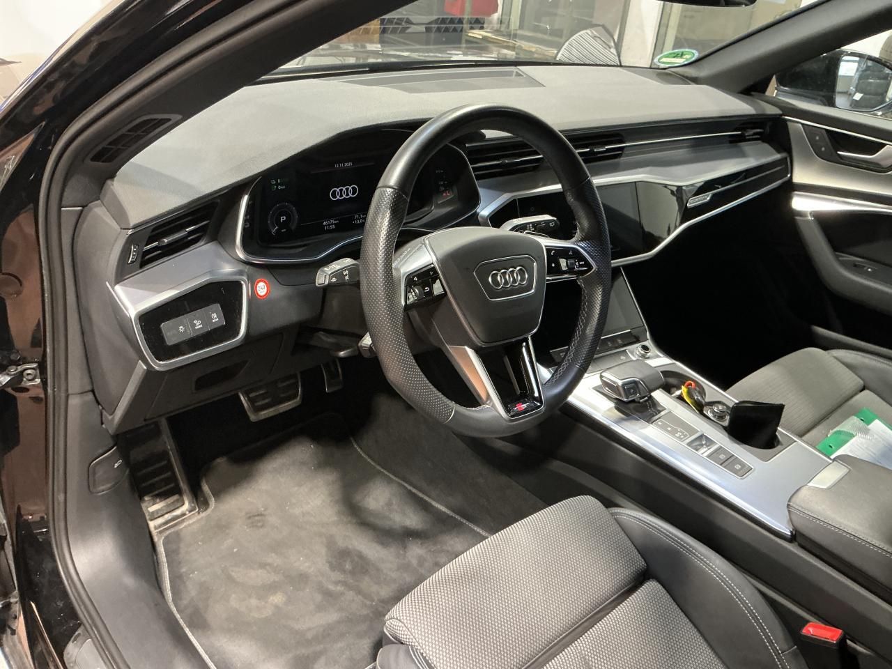 Fahrzeugabbildung Audi A6 Avant 50 TFSIe Quattro S-tronic S line AHK