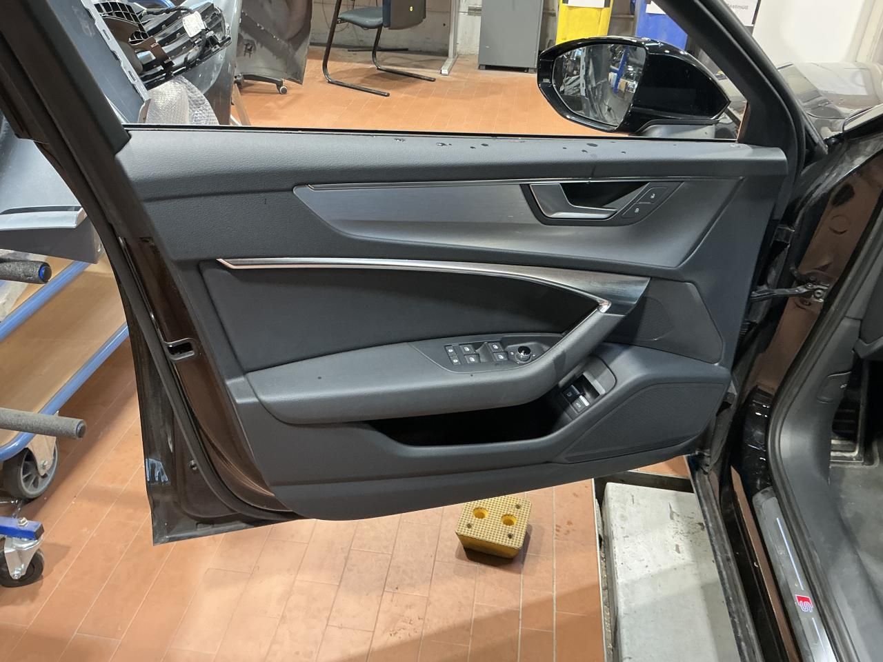 Fahrzeugabbildung Audi A6 Avant 50 TFSIe Quattro S-tronic S line AHK