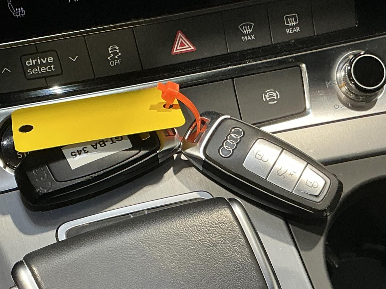 Fahrzeugabbildung Audi A6 Avant 50 TFSIe Quattro S-tronic S line AHK