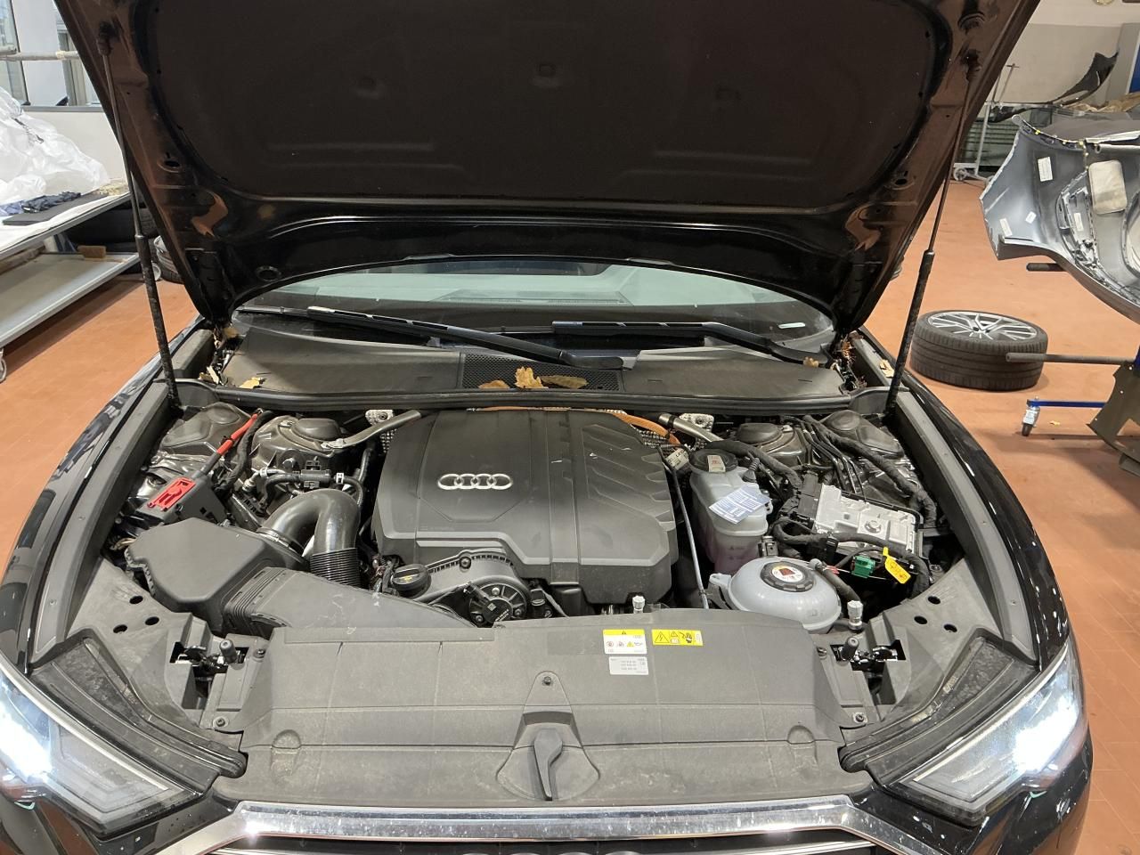 Fahrzeugabbildung Audi A6 Avant 50 TFSIe Quattro S-tronic S line AHK