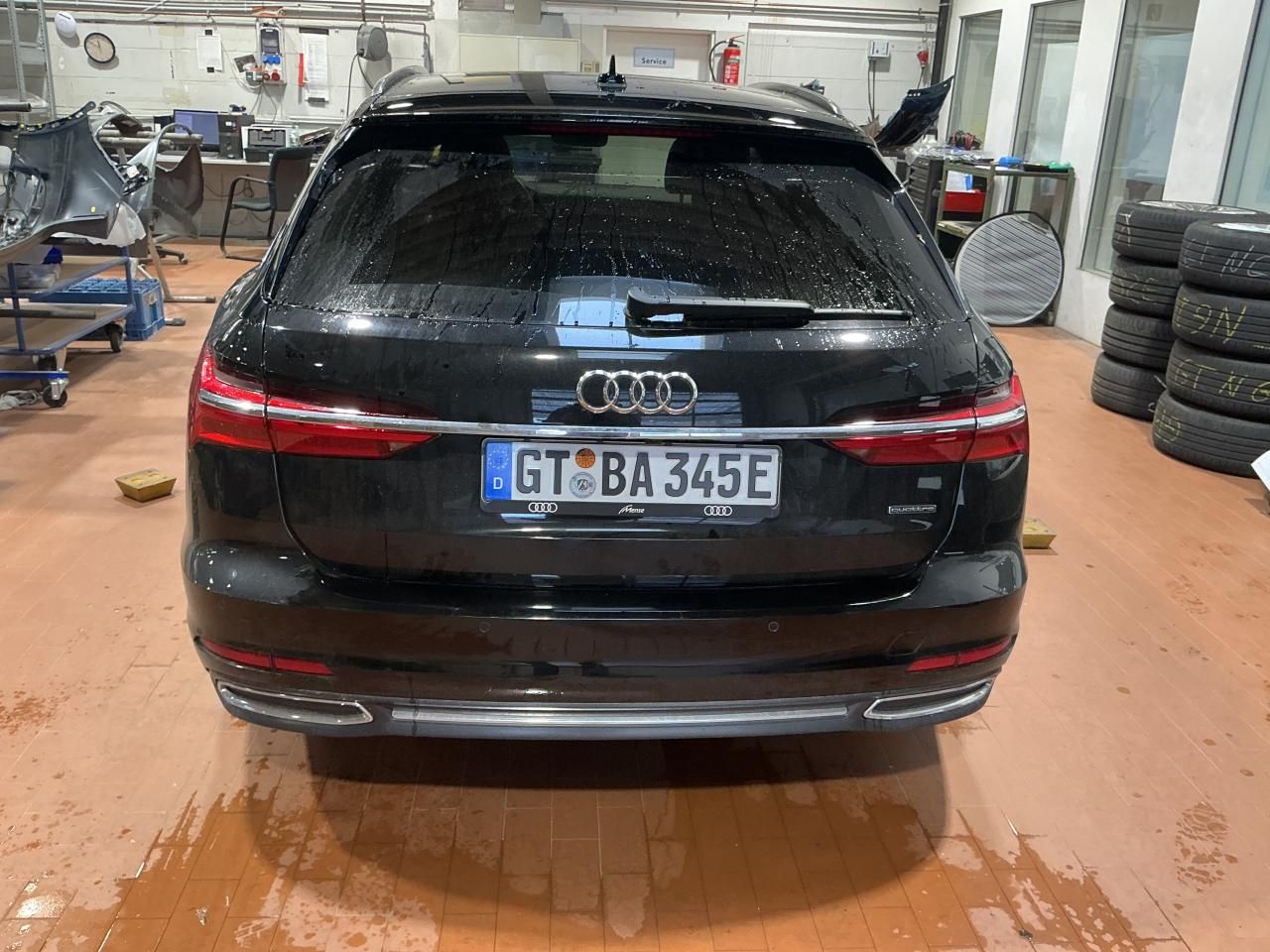 Fahrzeugabbildung Audi A6 Avant 50 TFSIe Quattro S-tronic S line AHK