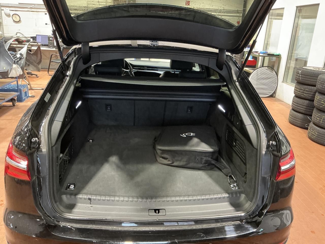 Fahrzeugabbildung Audi A6 Avant 50 TFSIe Quattro S-tronic S line AHK