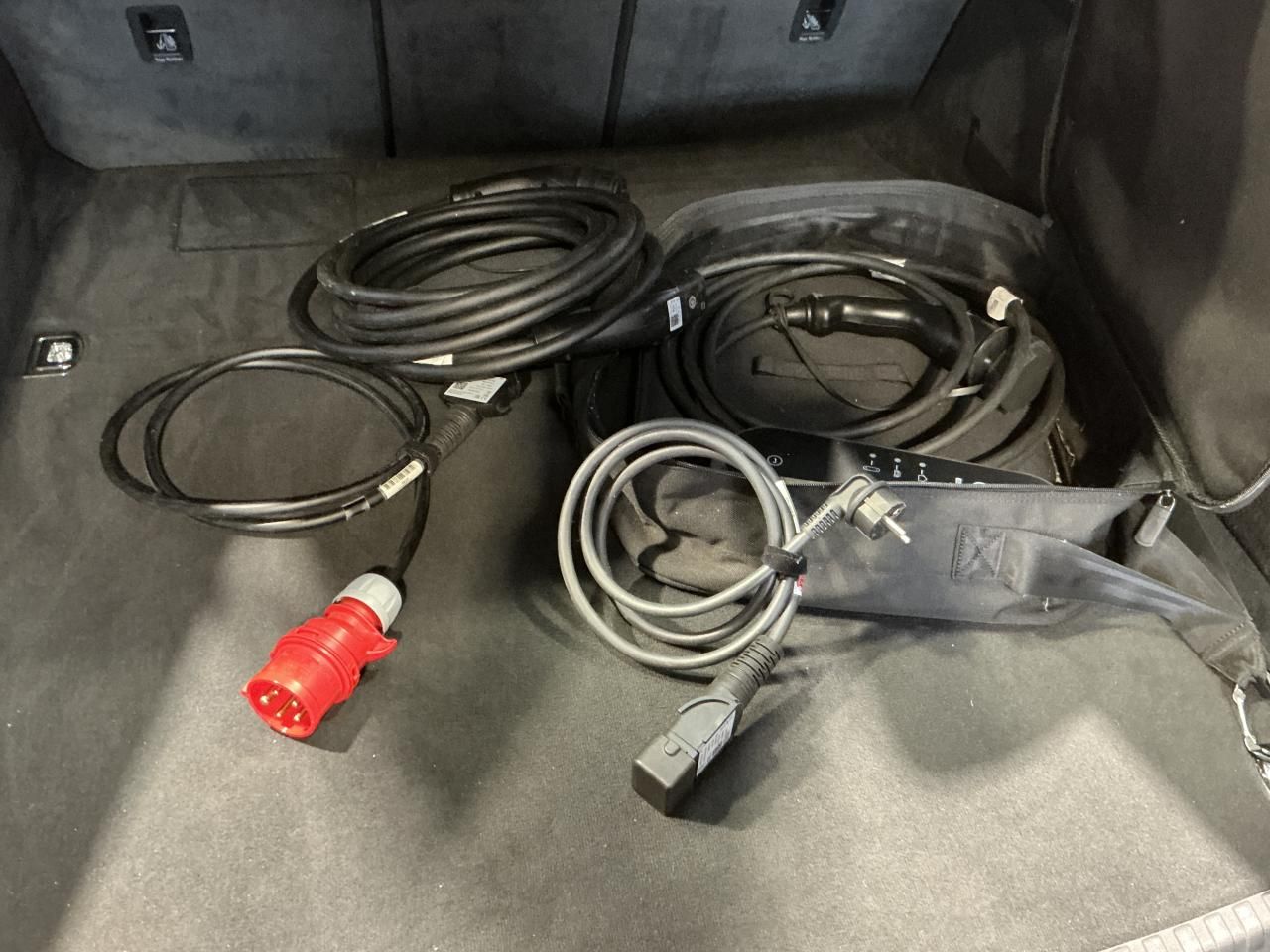 Fahrzeugabbildung Audi A6 Avant 50 TFSIe Quattro S-tronic S line AHK