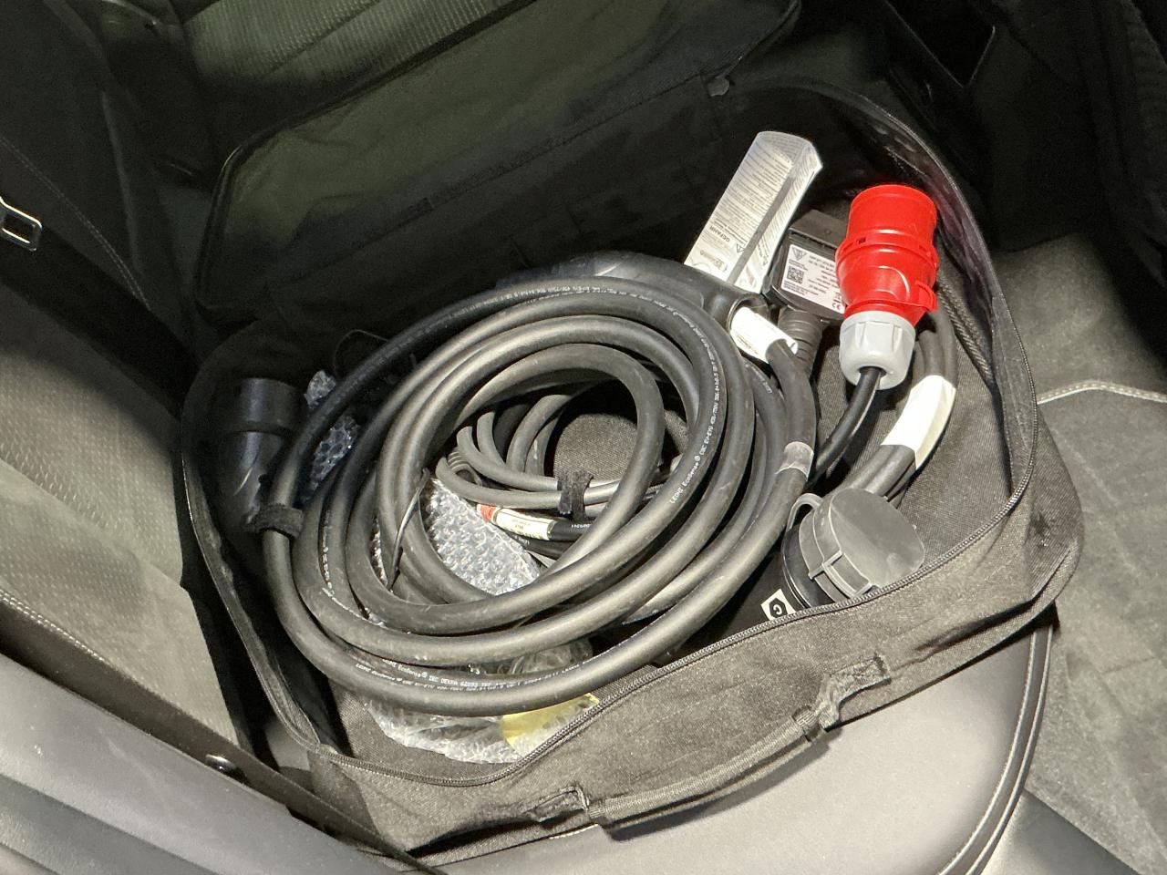 Fahrzeugabbildung Audi A6 Avant 55 TFSIe quattro S tronic S line Matrix