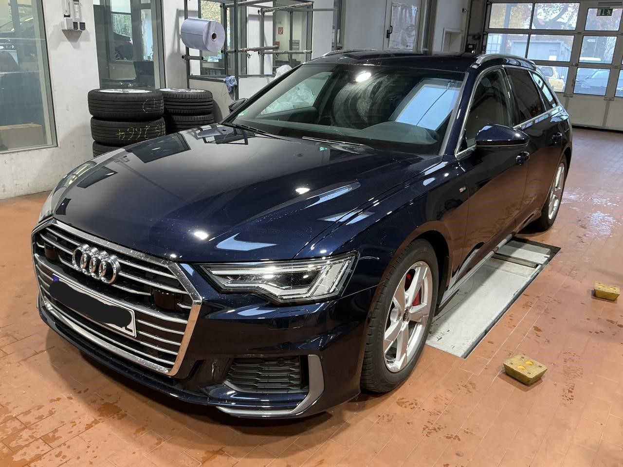 Fahrzeugabbildung Audi A6 Avant 55 TFSIe quattro S tronic S line Matrix