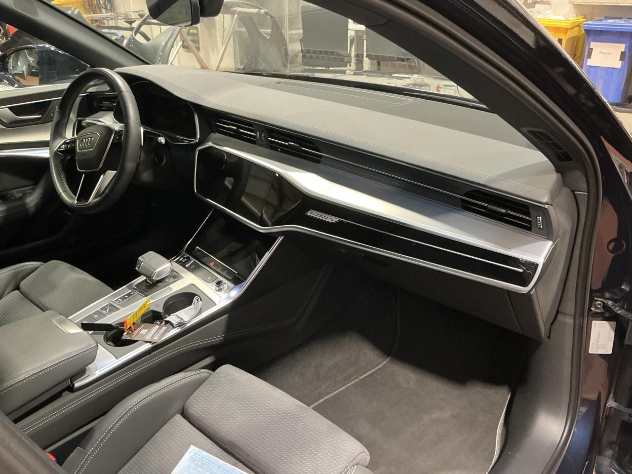 Fahrzeugabbildung Audi A6 Avant 55 TFSIe quattro S tronic S line Matrix
