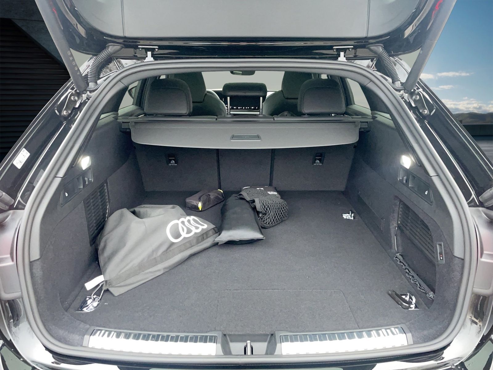 Fahrzeugabbildung Audi A5 Avant e-hybrid quattro 270 kW S tronic Matrix