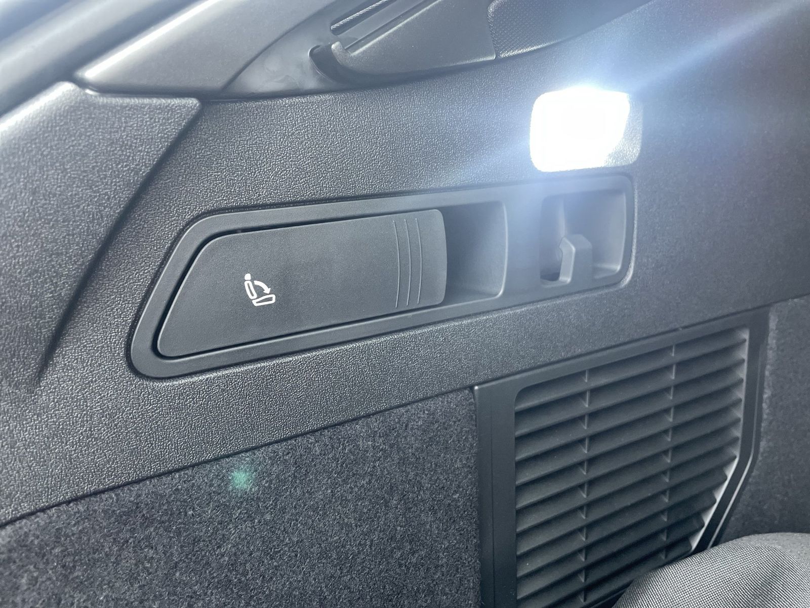 Fahrzeugabbildung Audi A5 Avant e-hybrid quattro 270 kW S tronic Matrix