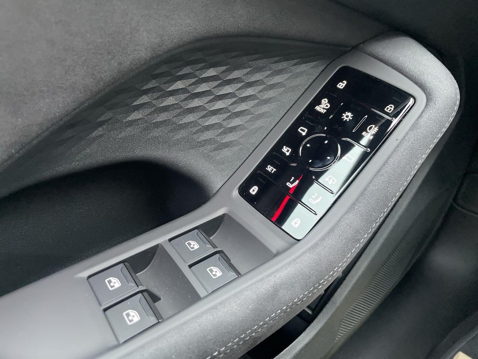 Fahrzeugabbildung Audi A5 Avant e-hybrid quattro 270 kW S tronic Matrix