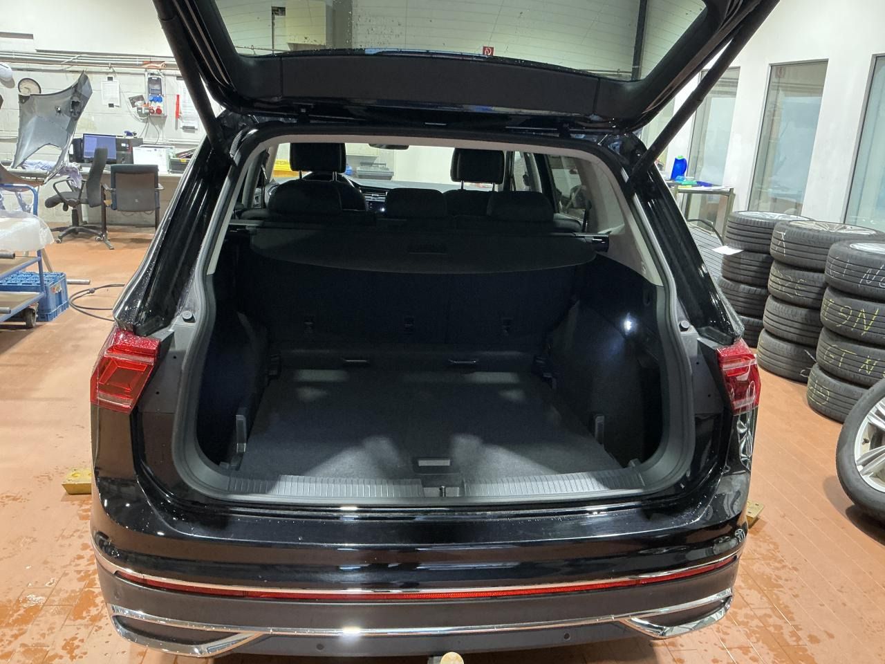 Fahrzeugabbildung Volkswagen Tiguan Allspace 2.0 TDI 4 Motion DSG Elegance LM