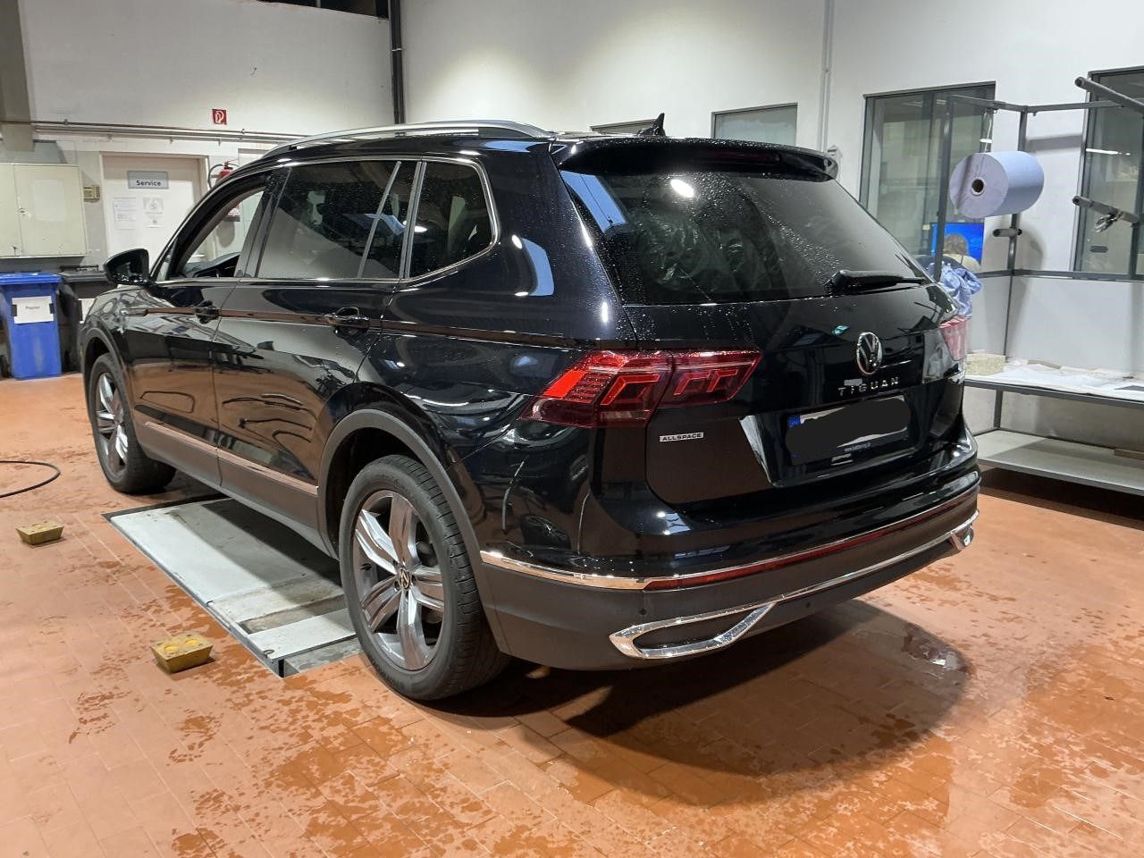 Fahrzeugabbildung Volkswagen Tiguan Allspace 2.0 TDI 4 Motion DSG Elegance LM