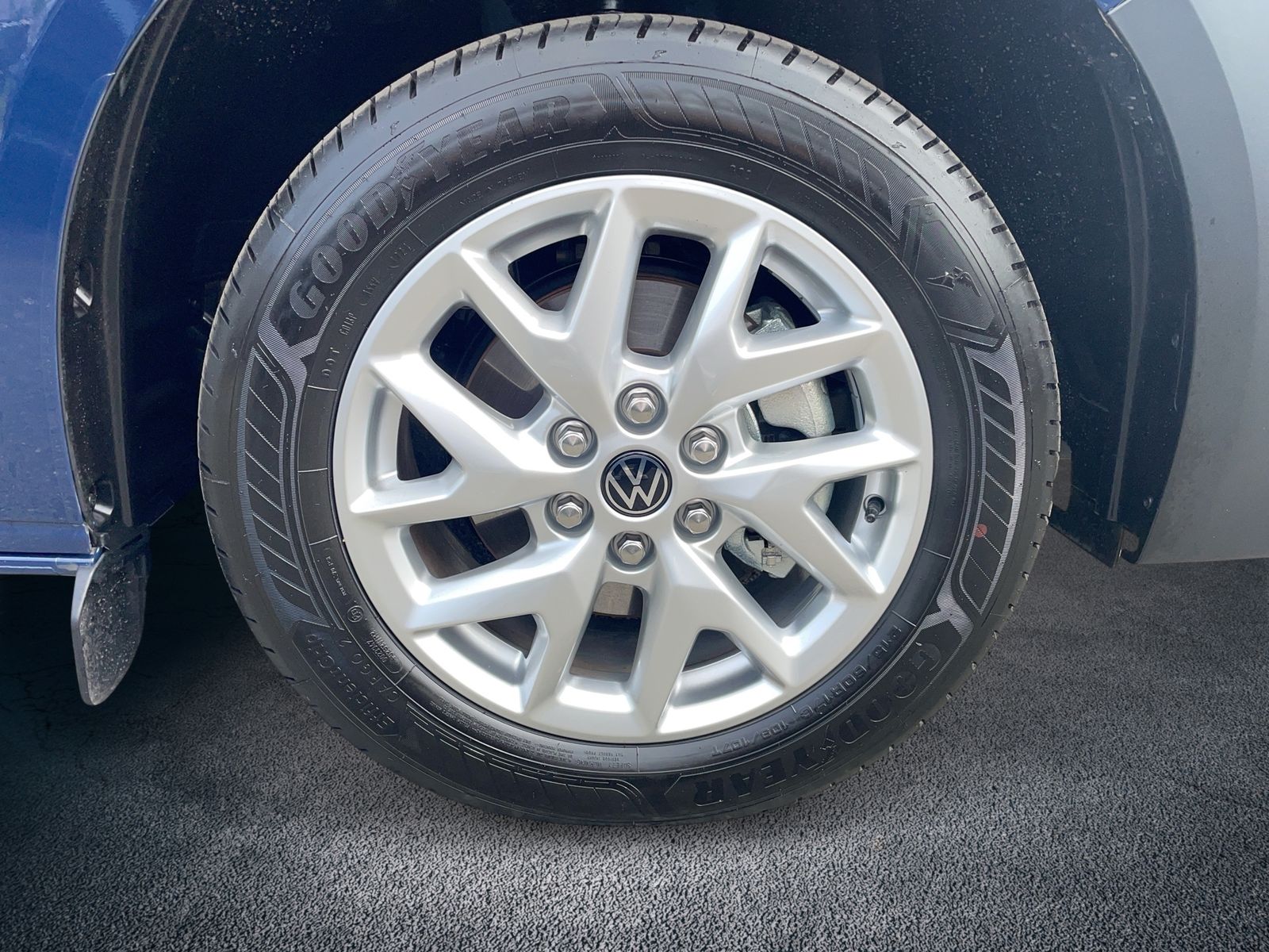 Fahrzeugabbildung Volkswagen NFZ Transporter Kasten LR TDI Automatik 110KW