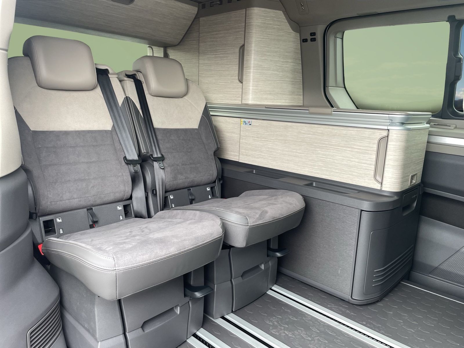 Fahrzeug autohaus mense Fahrzeugabbildung Volkswagen California Ocean eHybrid 4M 130 kW 85 kW