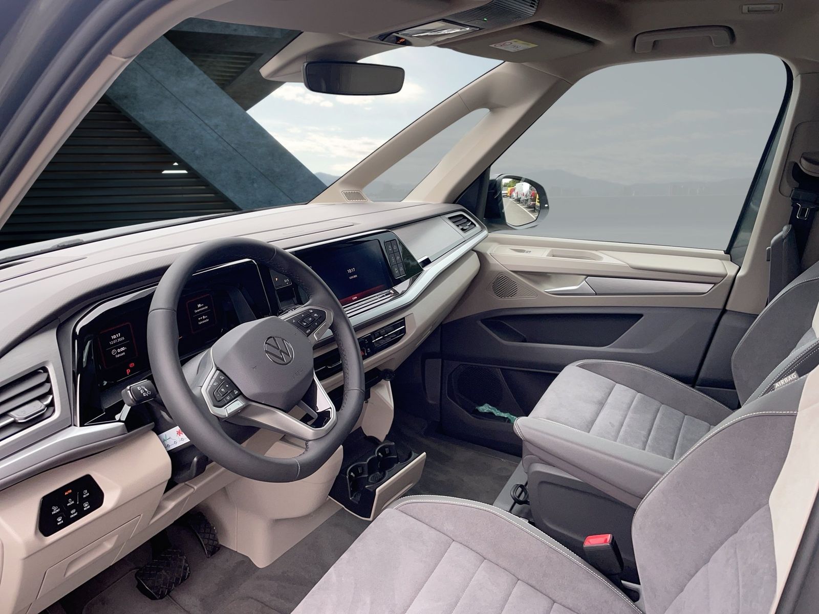 Fahrzeug autohaus mense Fahrzeugabbildung Volkswagen California Ocean eHybrid 4M 130 kW 85 kW