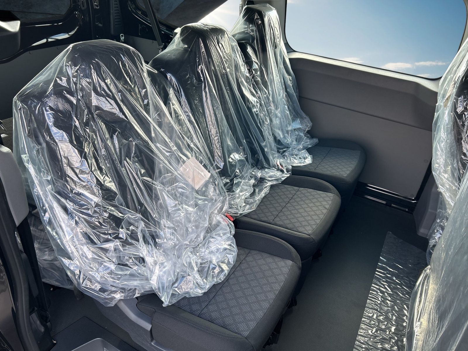 Fahrzeugabbildung Volkswagen NFZ Transporter Kombi Motor: 2.0 l TDI 110 kW Ge