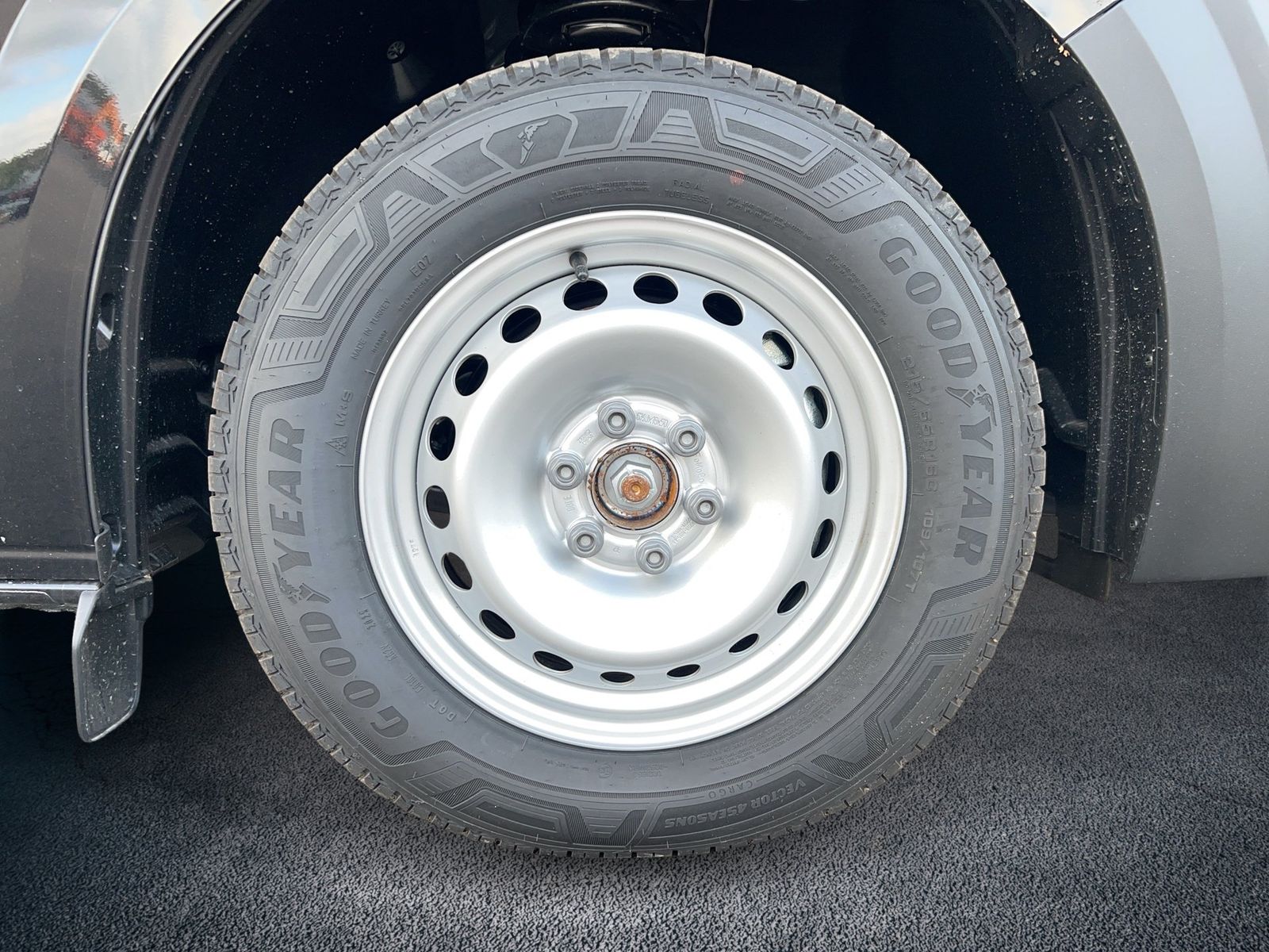 Fahrzeugabbildung Volkswagen NFZ Transporter Kombi Motor: 2.0 l TDI 110 kW Ge