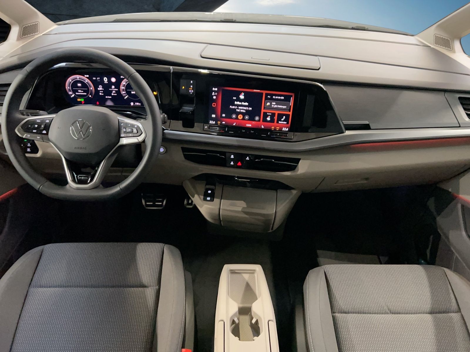 Fahrzeug autohaus mense Fahrzeugabbildung Volkswagen Multivan Life Motor: 2.0 l TDI SCR 110 kW Getrie