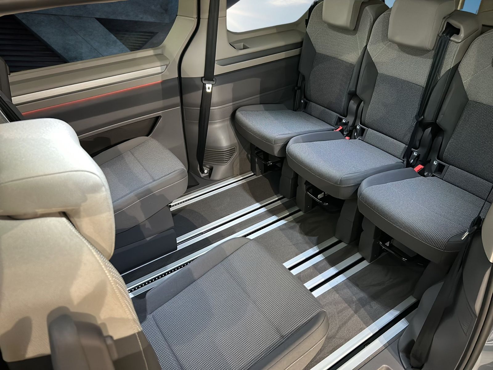 Fahrzeug autohaus mense Fahrzeugabbildung Volkswagen Multivan Life Motor: 2.0 l TDI SCR 110 kW Getrie