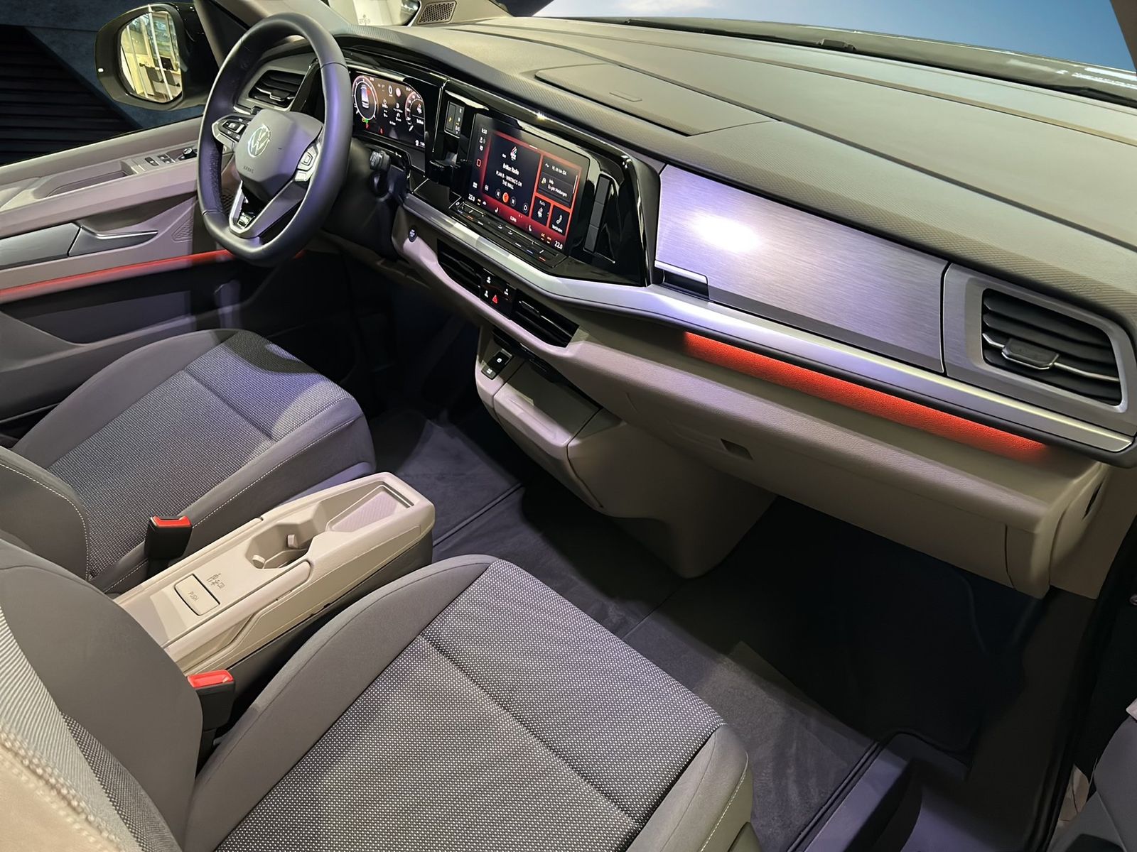 Fahrzeug autohaus mense Fahrzeugabbildung Volkswagen Multivan Life Motor: 2.0 l TDI SCR 110 kW Getrie