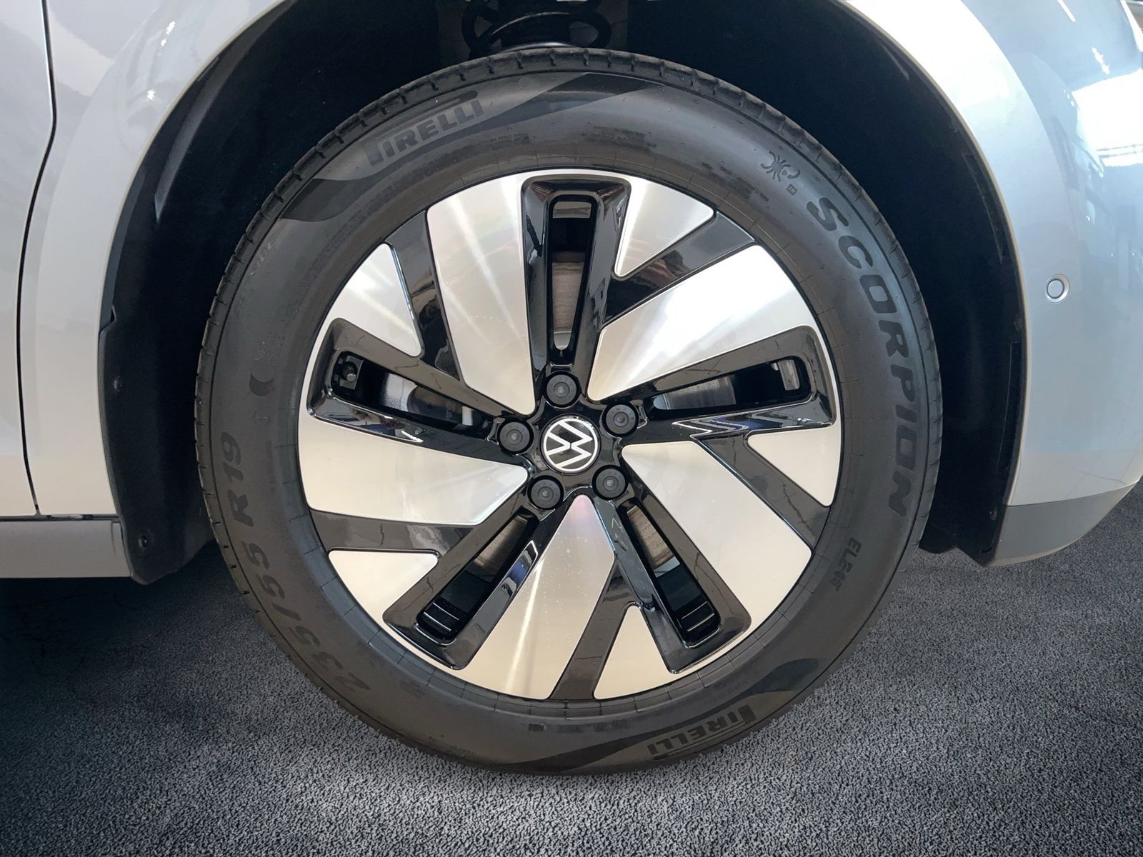 Fahrzeugabbildung Volkswagen ID. Buzz Pro kurzer Radstand Motor: 79 kWh Getri