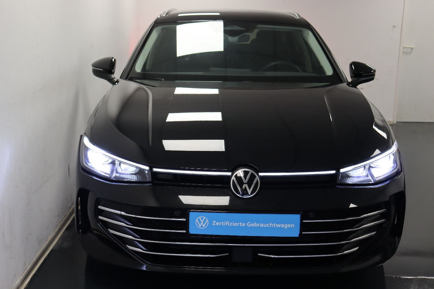 Fahrzeugabbildung Volkswagen Passat Variant 2.0 TDI DSG CarPlay|AHK|ACC|LED