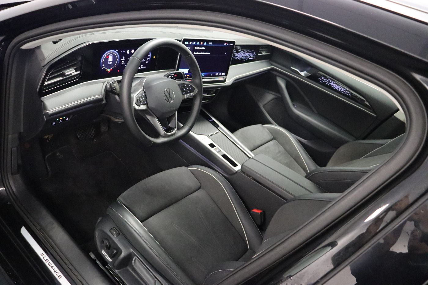 Fahrzeugabbildung Volkswagen Passat Variant 2.0 TDI DSG CarPlay|AHK|ACC|LED