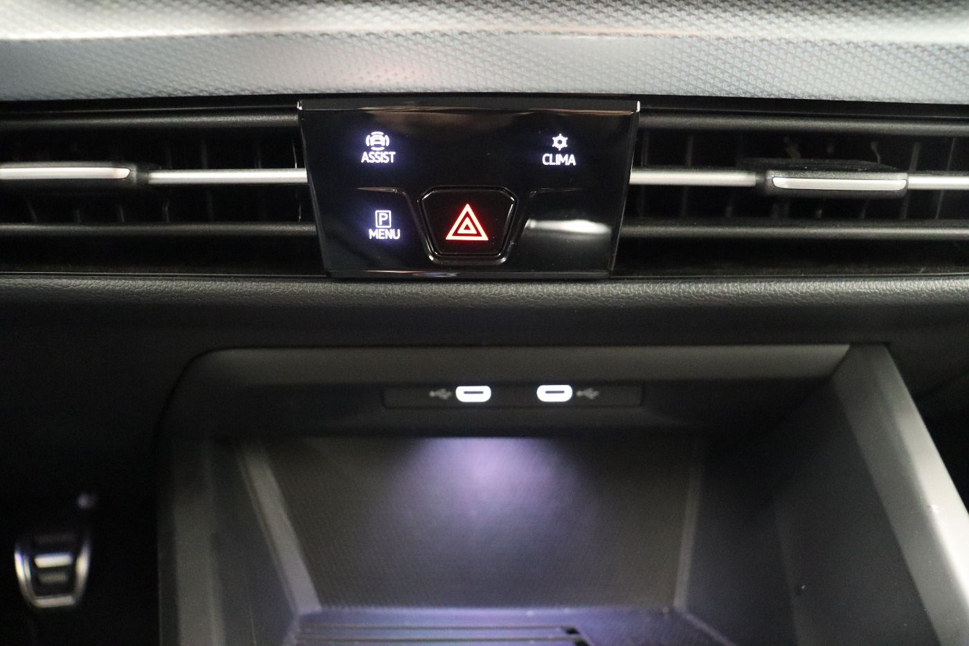 Fahrzeug autohaus mense Fahrzeugabbildung Volkswagen Golf VIII Variant 1.5 TSI Goal CarPlay|AHK|ACC