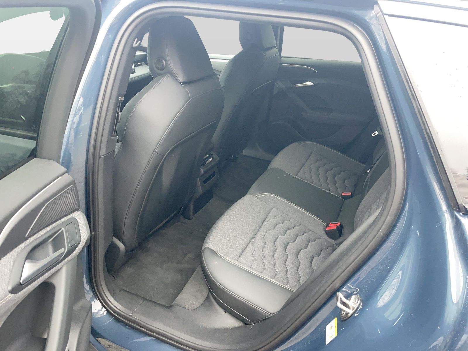 Fahrzeugabbildung Audi A6 Avant e-tron quattro S-Line AHK|Standhzg|ACC|