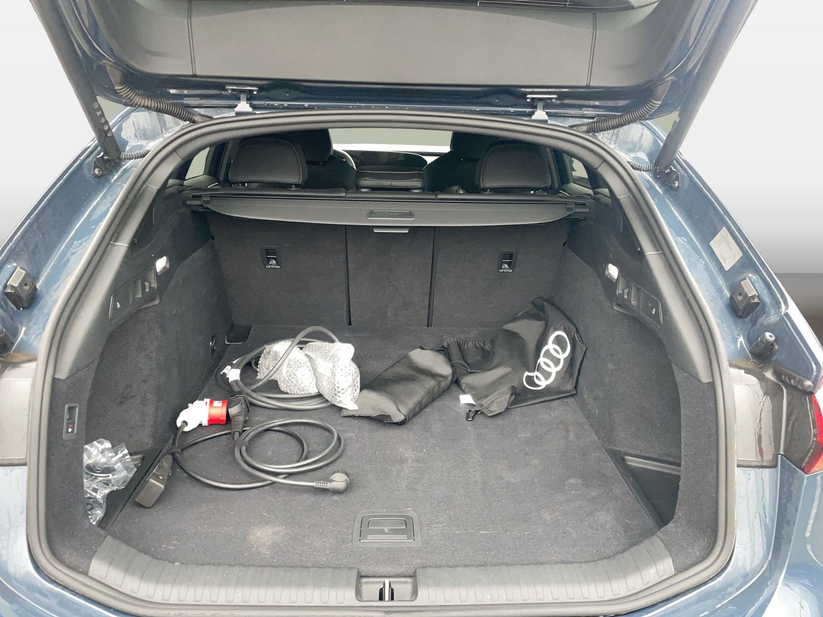 Fahrzeugabbildung Audi A6 Avant e-tron quattro S-Line AHK|Standhzg|ACC|