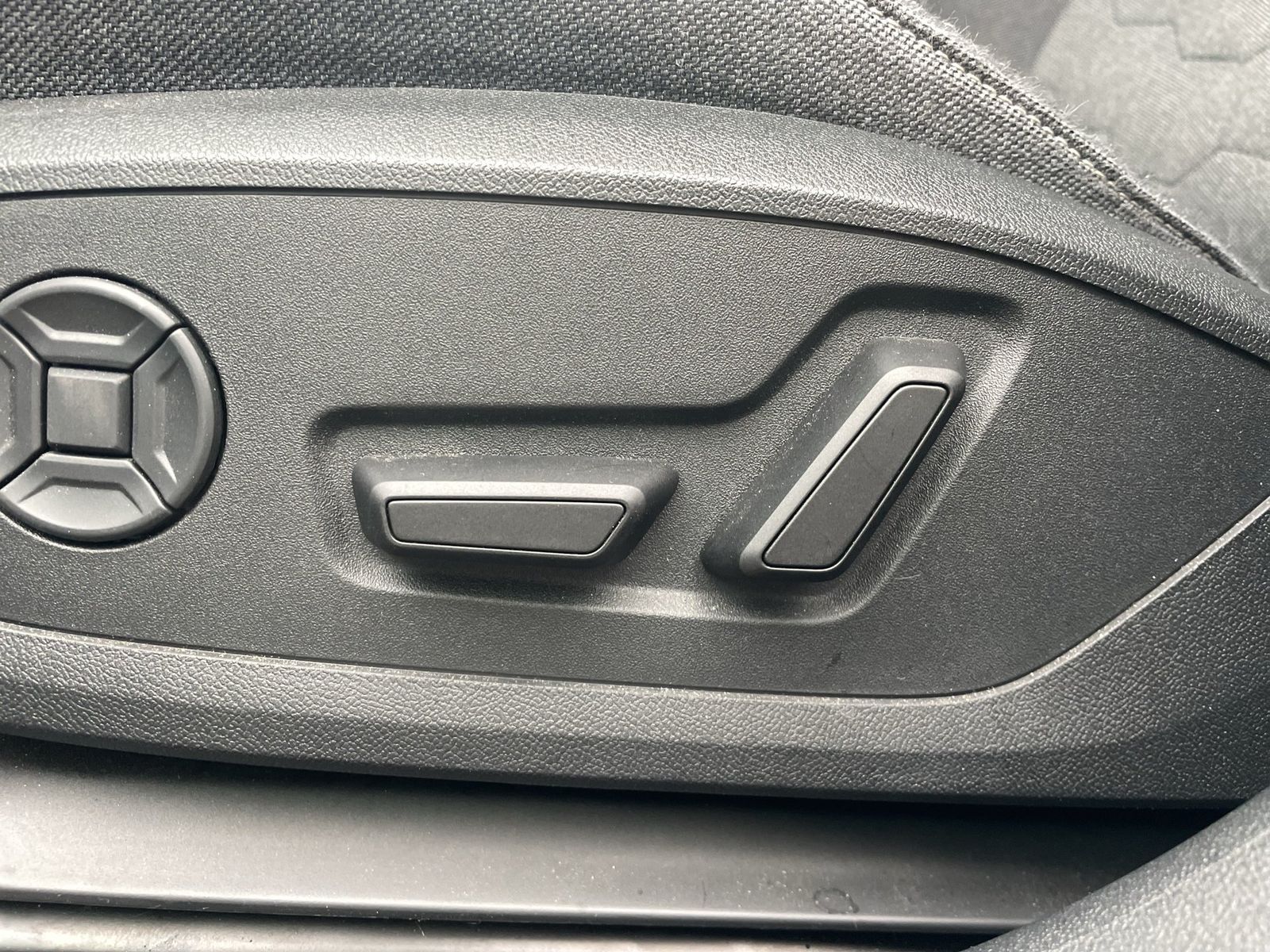 Fahrzeugabbildung Audi A6 Avant e-tron quattro S-Line AHK|Standhzg|ACC|