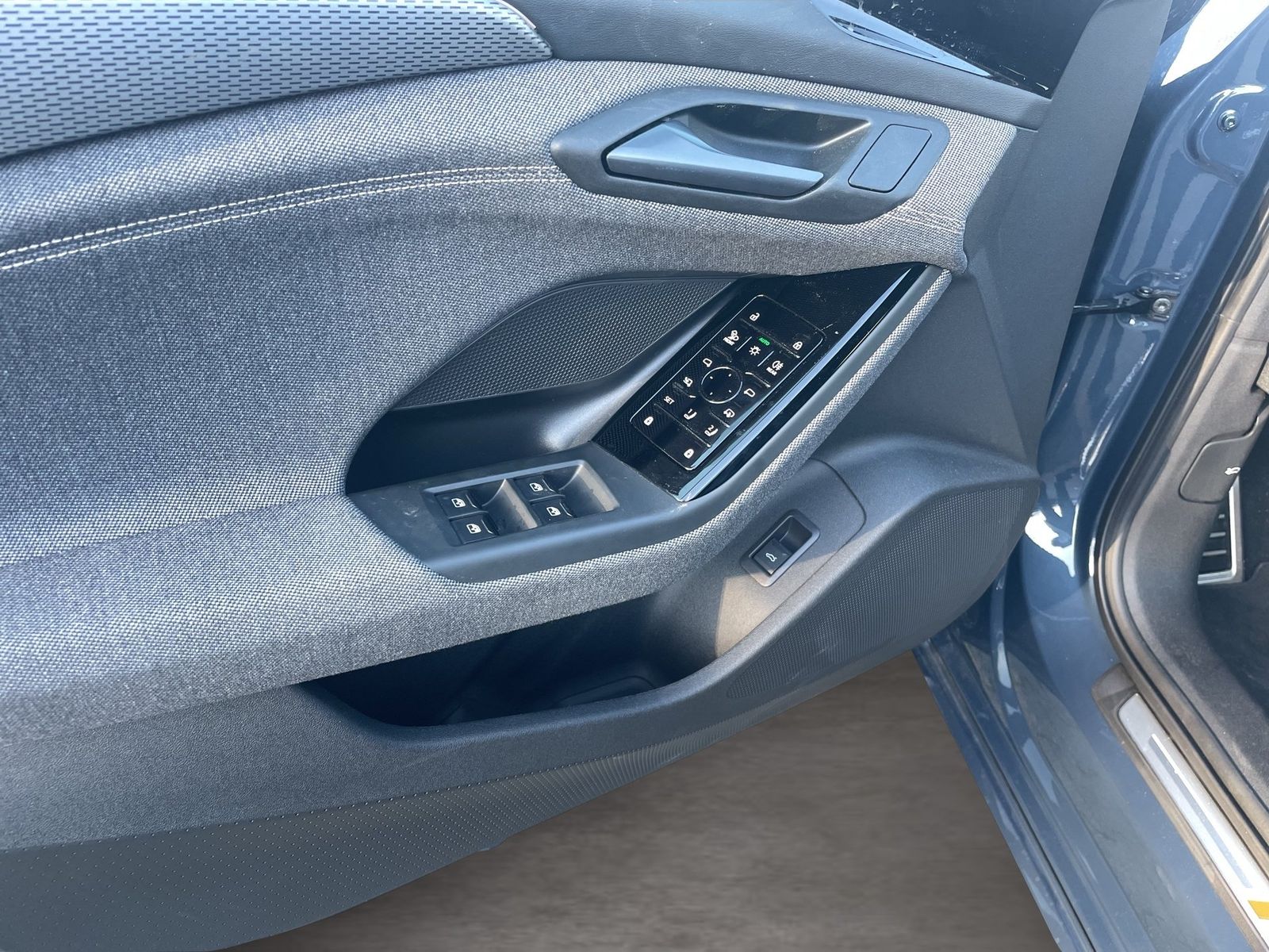 Fahrzeug autohaus mense Fahrzeugabbildung Audi A6 Avant e-tron performance 270 kW S-Line AHK