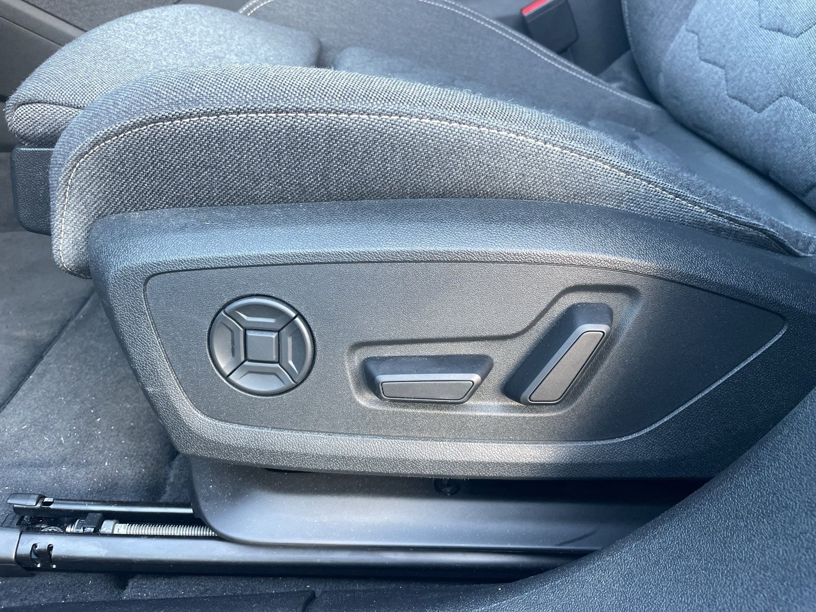 Fahrzeug autohaus mense Fahrzeugabbildung Audi A6 Avant e-tron performance 270 kW S-Line AHK