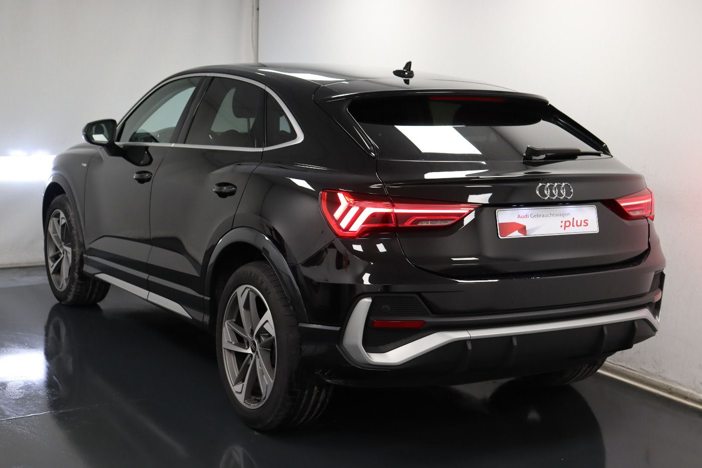 Fahrzeugabbildung Audi Q3 Sportback 35 TFSI S tronic S-Line AHK|ACC|LED