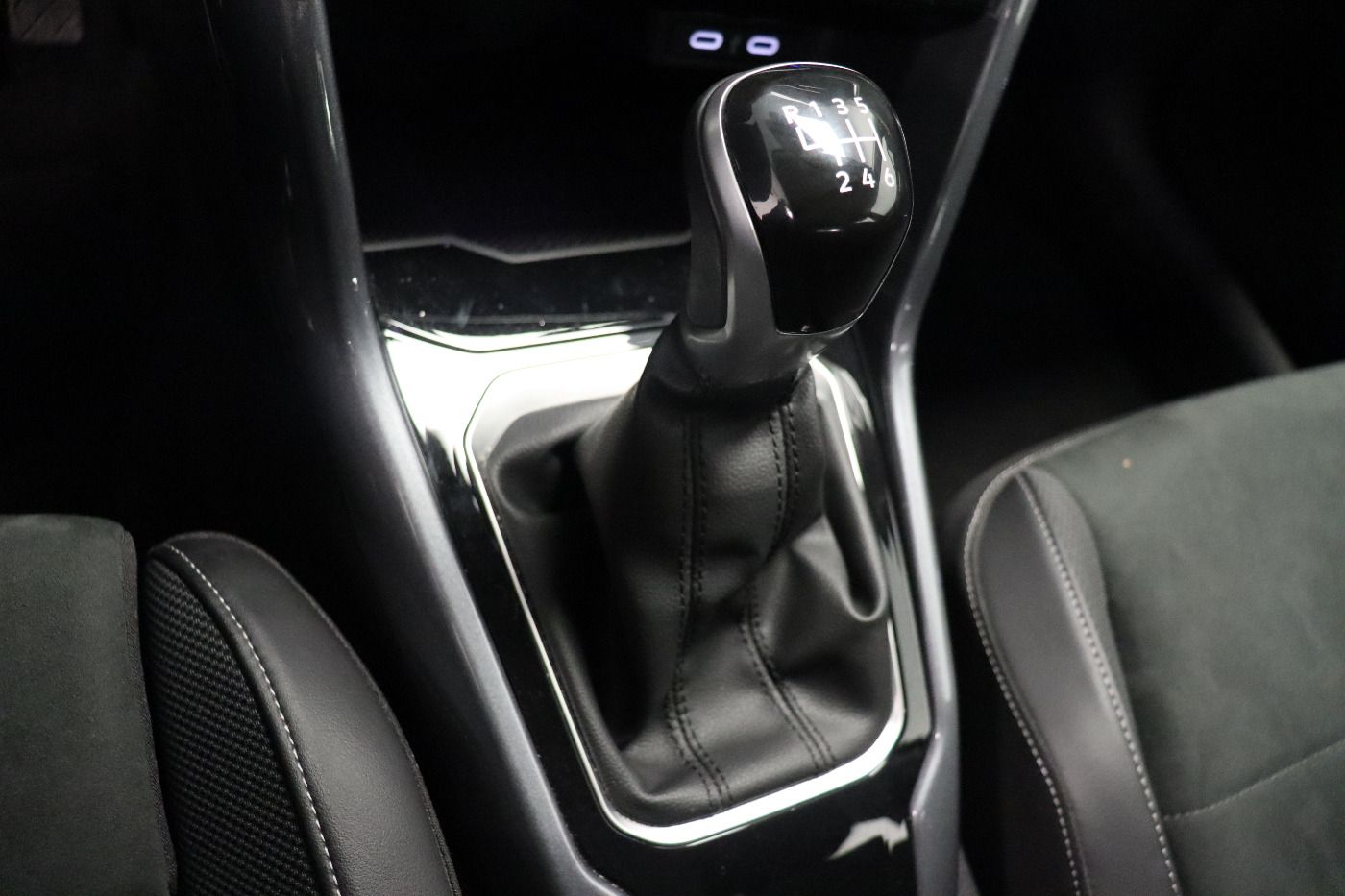 Fahrzeugabbildung Volkswagen T-Roc 2.0 TDI Style CarPlay|Standhzg|ACC|LED|PDC