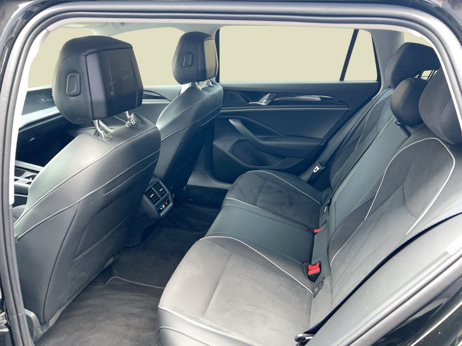 Fahrzeug autohaus mense Fahrzeugabbildung Volkswagen Passat Variant 2.0 TDI DSG Business CarPlay|AHK