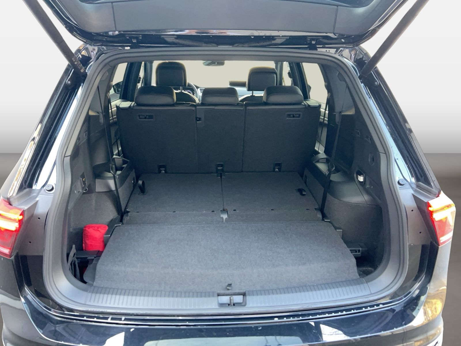 Fahrzeugabbildung Volkswagen Tiguan Allspace 2.0 TDI 4 Motion DSG R-line h/k