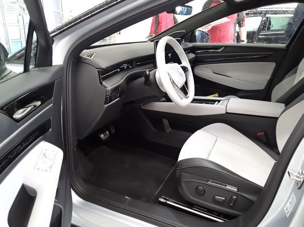 Fahrzeugabbildung Volkswagen ID.7 Tourer Pro S Automatik IQ.Light|Matrix|h/k