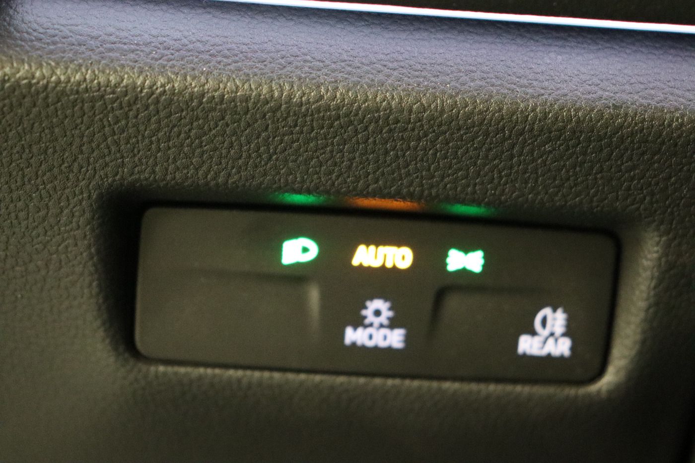 Fahrzeugabbildung Volkswagen Passat Variant 1.5 eTSI DSG Business CarPlay|AHK