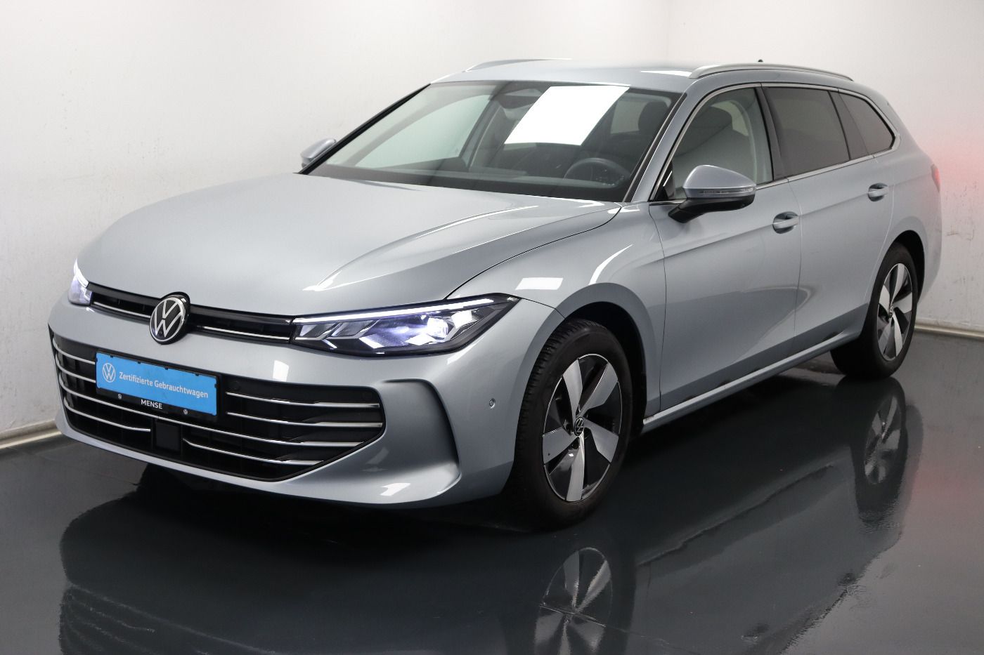 Fahrzeugabbildung Volkswagen Passat Variant 1.5 eTSI DSG Business CarPlay|AHK