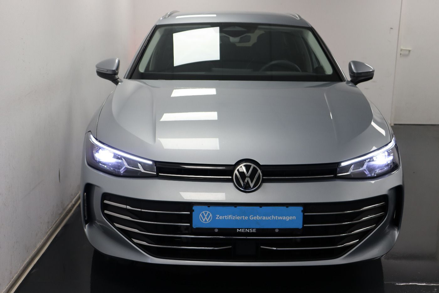 Fahrzeugabbildung Volkswagen Passat Variant 1.5 eTSI DSG Business CarPlay|AHK