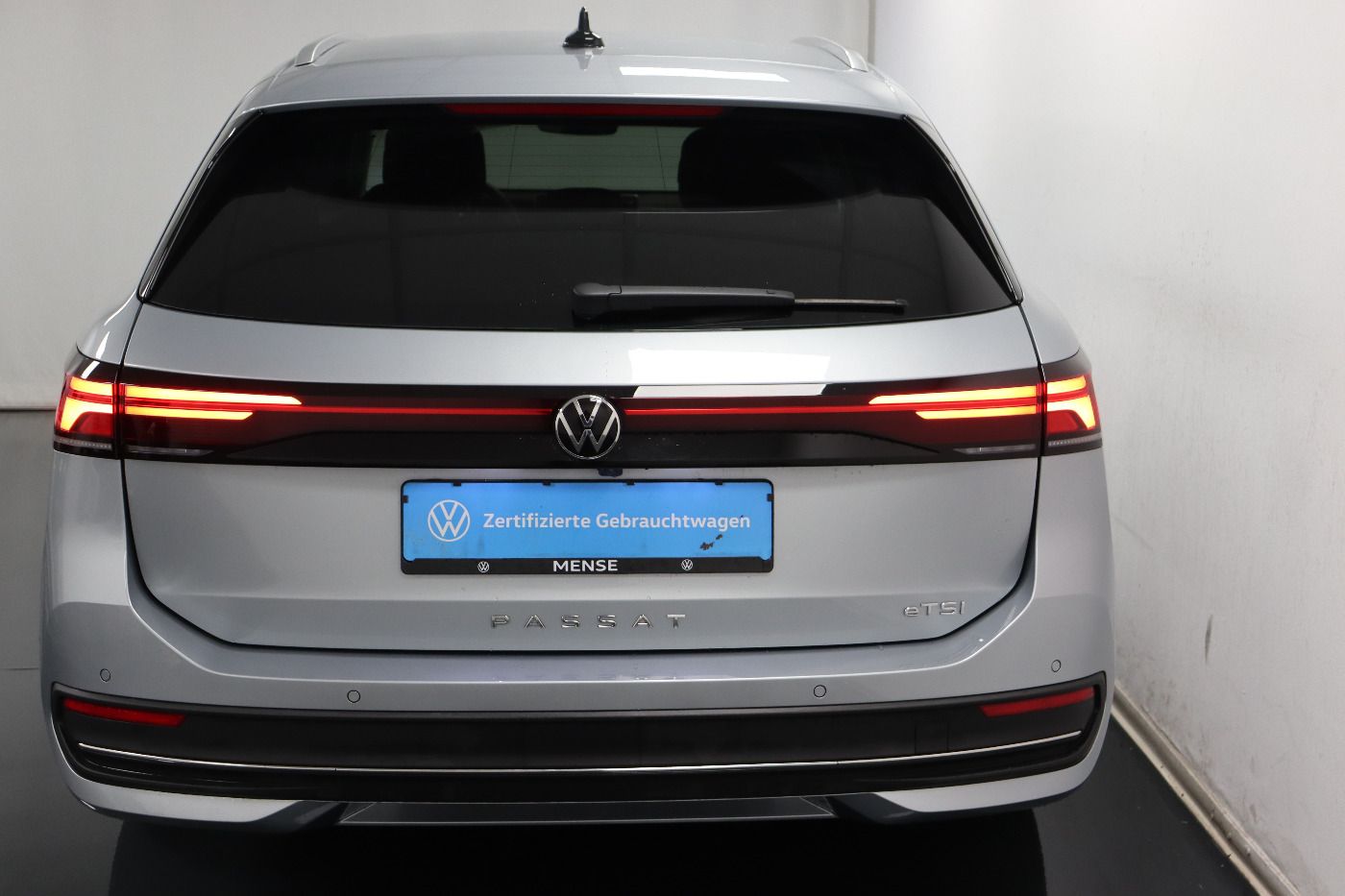 Fahrzeugabbildung Volkswagen Passat Variant 1.5 eTSI DSG Business CarPlay|AHK