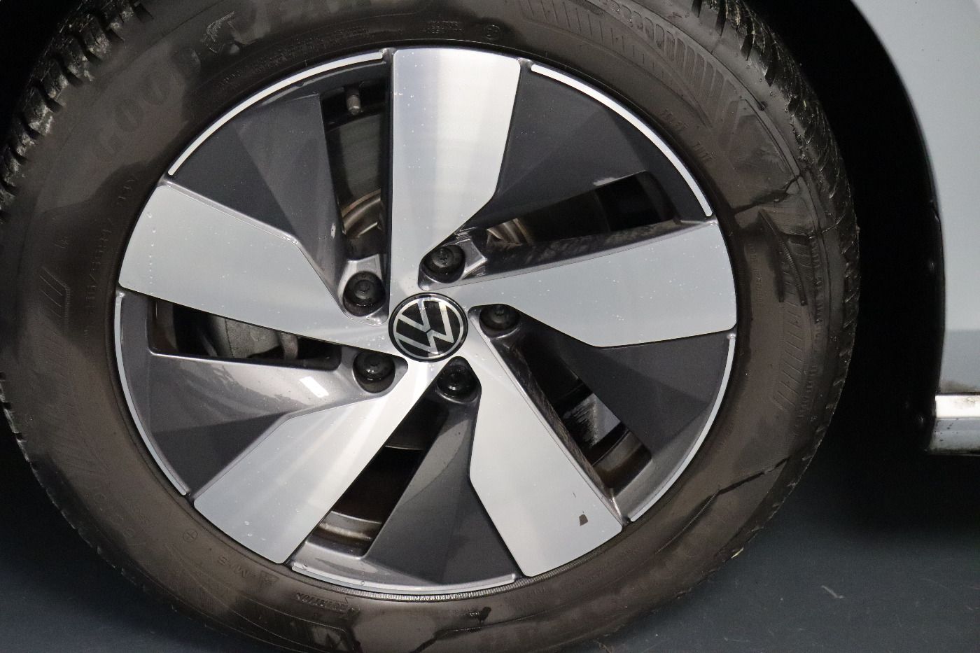 Fahrzeugabbildung Volkswagen Passat Variant 1.5 eTSI DSG Business CarPlay|AHK